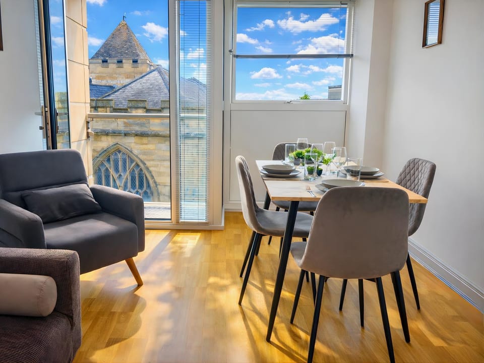 View (from property/room), Living room, Dining area, City view, Entertainment, internet