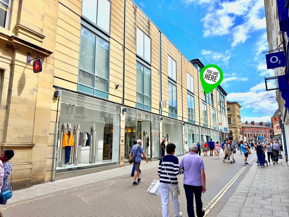 Day, Neighbourhood, City view, Street view, Location, group of guests