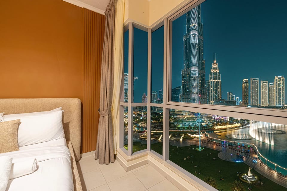 Bed, Night, View (from property/room), Bedroom, City view
