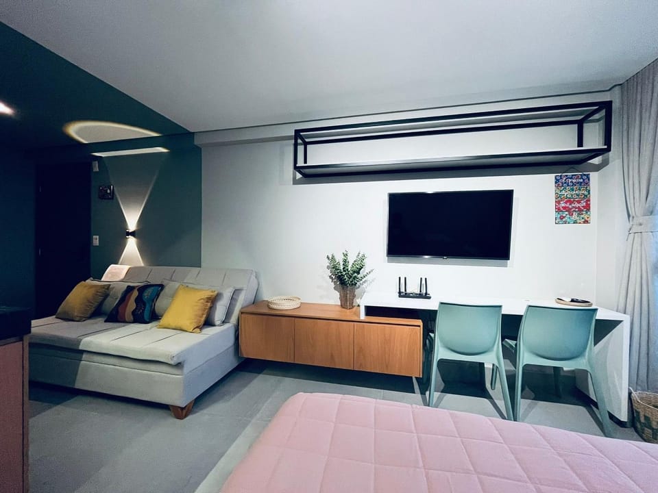 Photo of the whole room, Seating area