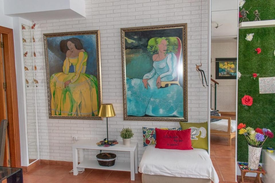 Townhouse with art, books and pool near the sea House in Axarquía