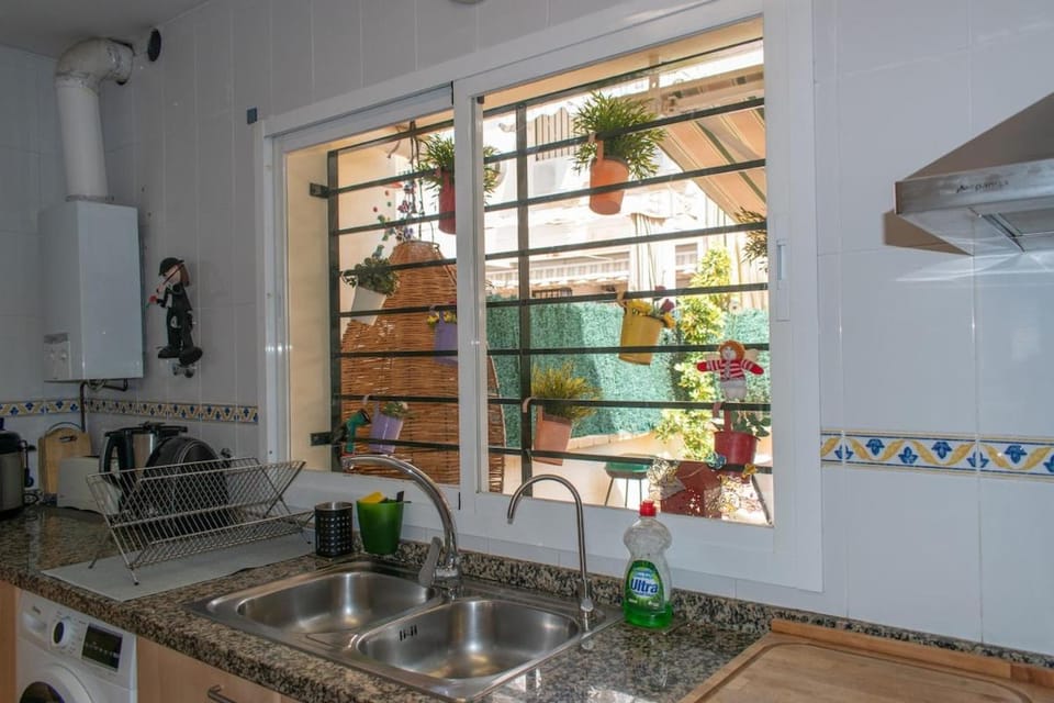 Townhouse with art, books and pool near the sea House in Axarquía
