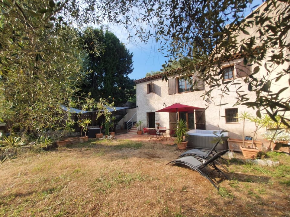A la campagne aux portes de Nice House in Nice
