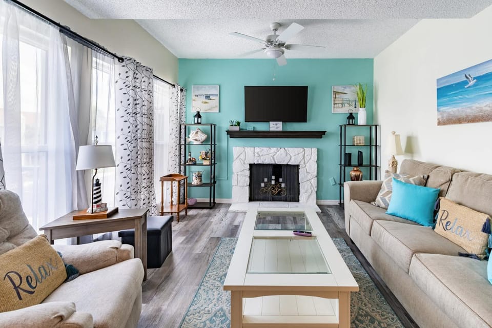 TV and multimedia, Living room, Seating area, fireplace