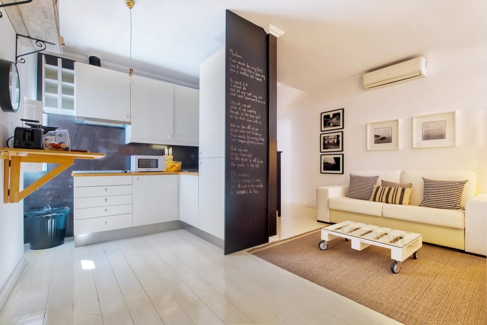 Kitchen or kitchenette, Living room, air conditioner