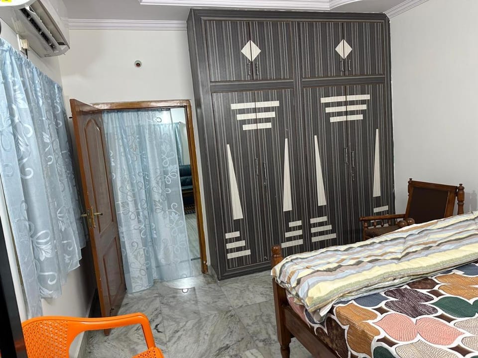 Bed, Bedroom, wardrobe, air conditioner