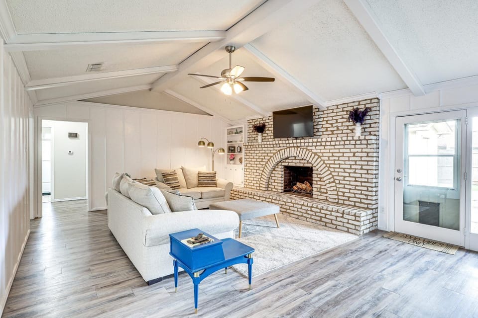 4 Mi to Texas Tech University: Home w/ Patio! House in Lubbock