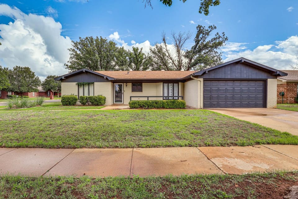 4 Mi to Texas Tech University: Home w/ Patio! House in Lubbock
