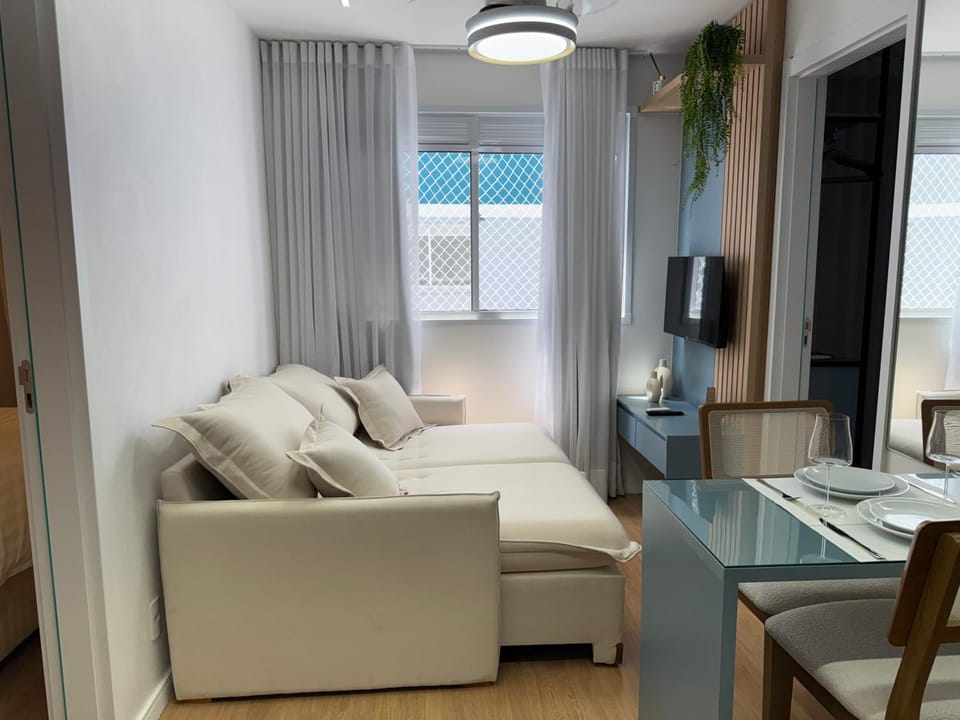 Bed, Living room, Seating area, Dining area