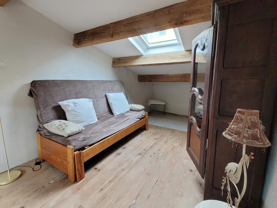 Bed, Photo of the whole room