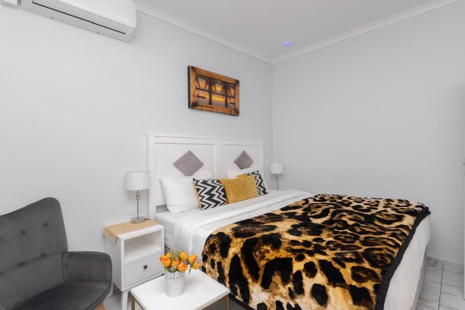 Serena Inn Room 8 Bed and Breakfast in Cape Town