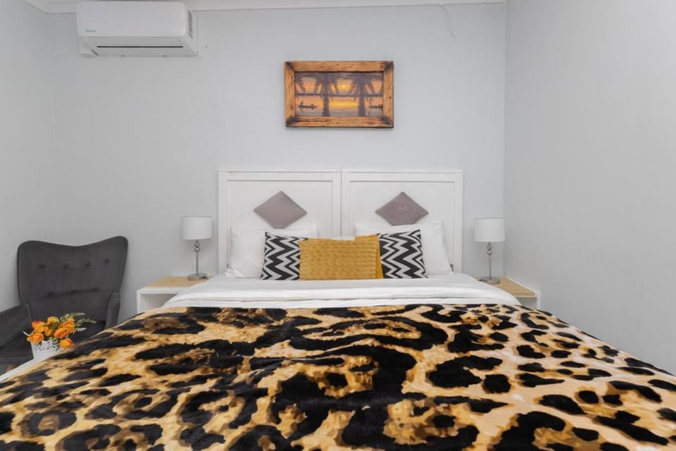 Serena Inn Room 8 Bed and Breakfast in Cape Town