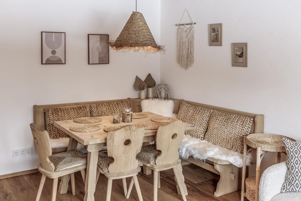 Living room, Seating area, Dining area