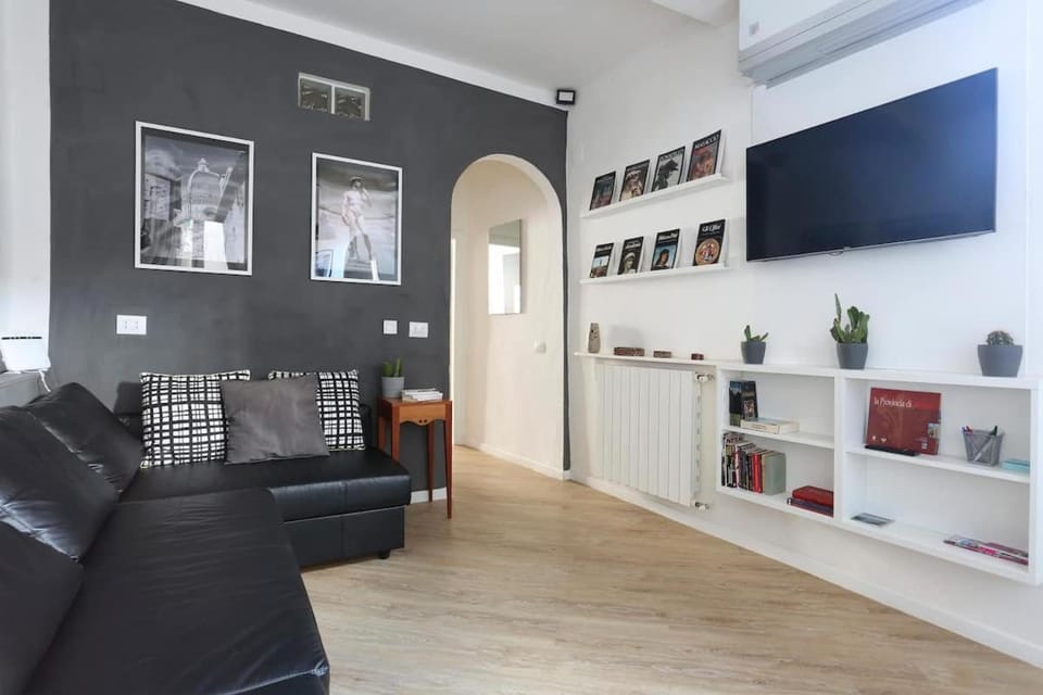 Communal lounge/ TV room, TV and multimedia, Living room