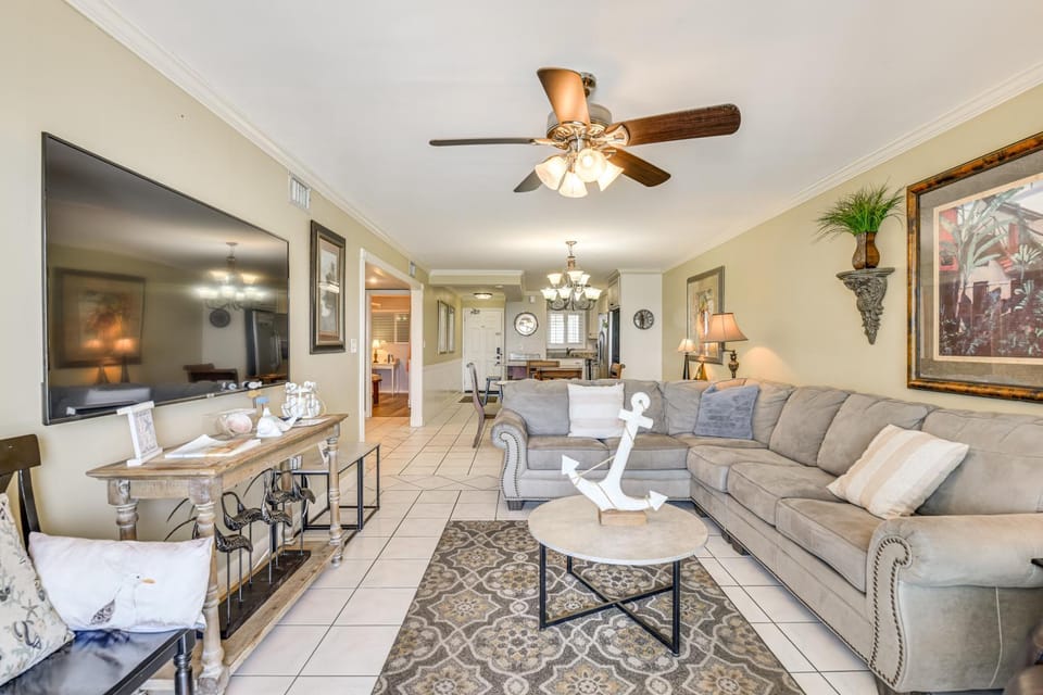 Beach & Pool Access: Regency Towers Condo in PCB! House in Lower Grand Lagoon