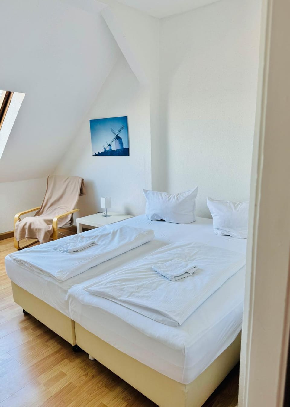 Photo of the whole room, Bedroom