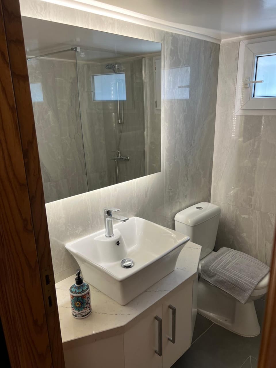 Bathroom, towels
