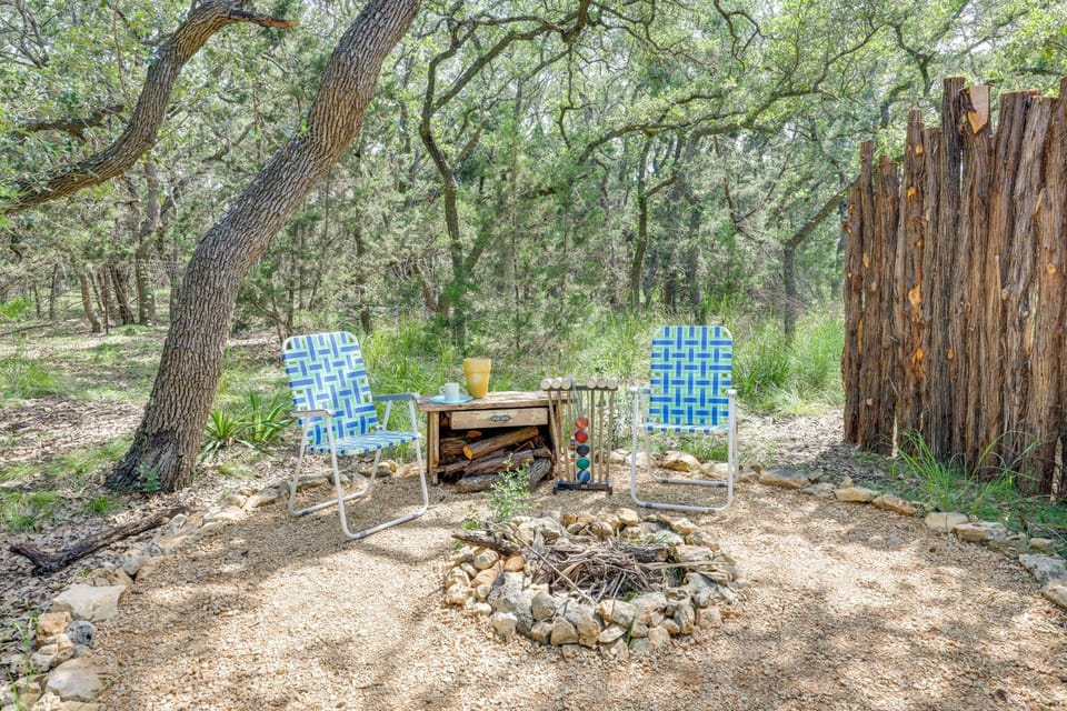 6 Mi to Wimberley Square: 'Happy Days Cruiser' Apartment in Rio Grande