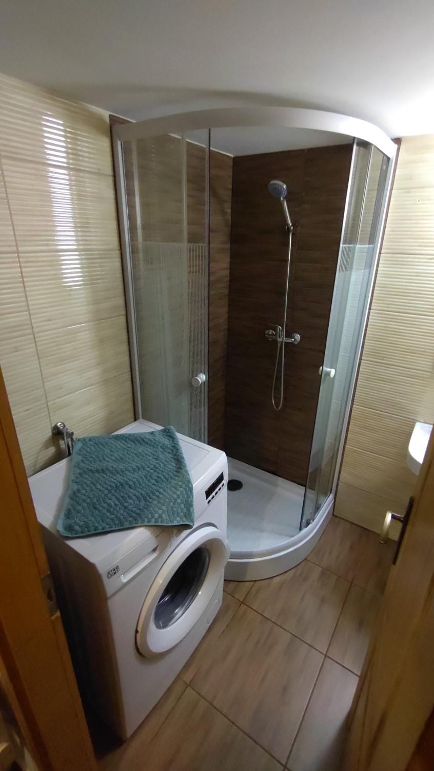 Shower, Bathroom, towels, washing machine