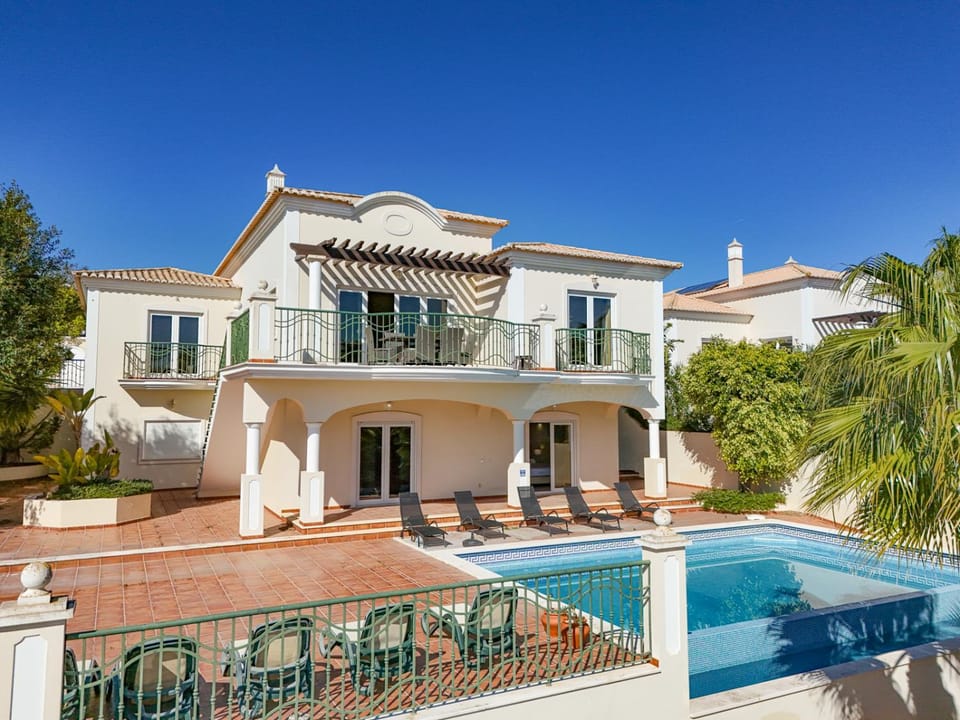 Property building, Patio, Balcony/Terrace, Pool view, Swimming pool, sunbed