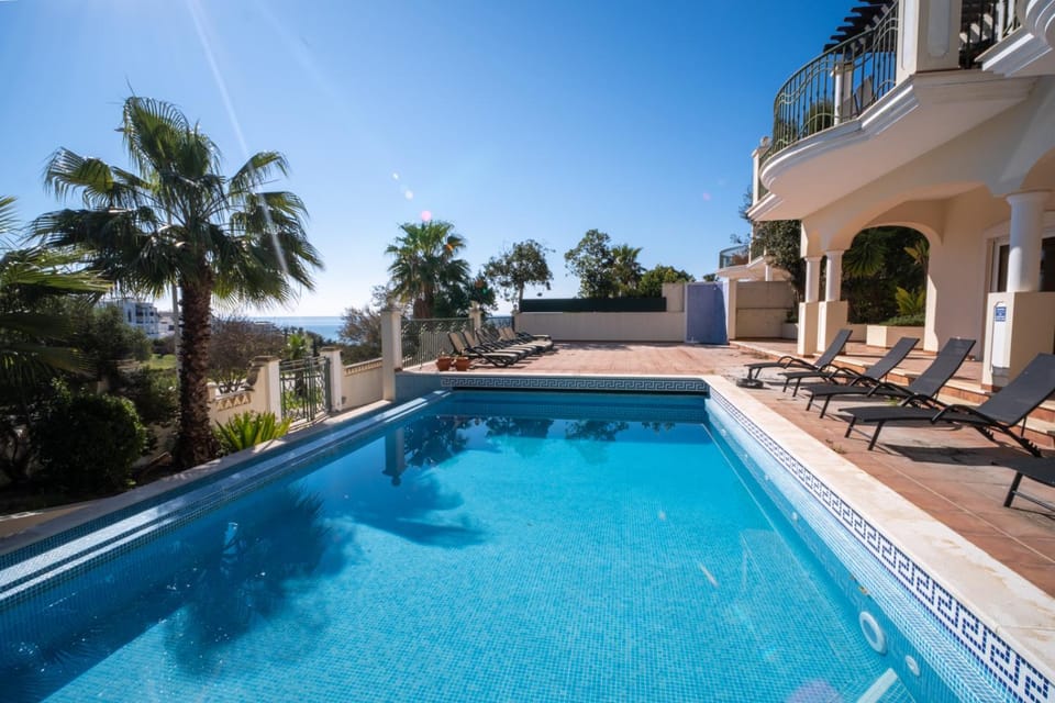 Day, Natural landscape, View (from property/room), Balcony/Terrace, Pool view, Swimming pool, sunbed