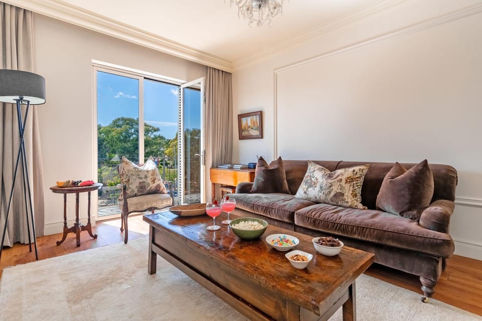 Family Friendly Apt, Perfect Location, Communal Pool, City View - Royale 203 Green Point Apartment in Cape Town