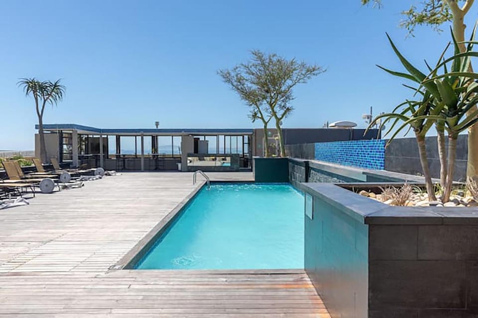 Family Friendly Apt, Perfect Location, Communal Pool, City View - Royale 203 Green Point Apartment in Cape Town