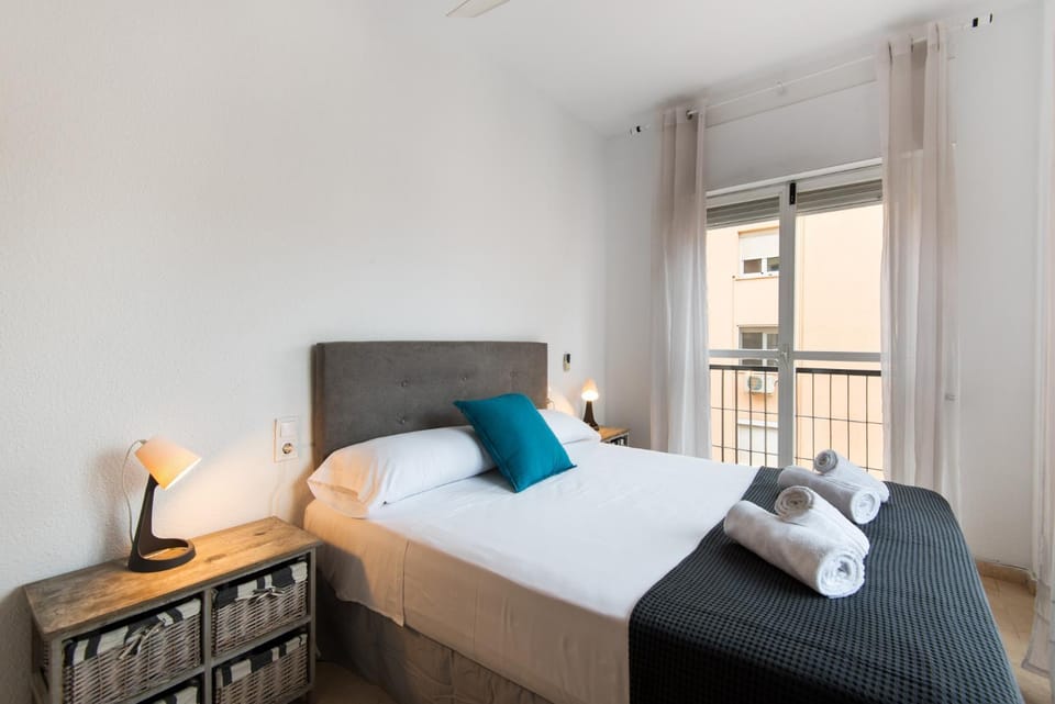 Photo of the whole room, Bedroom, towels