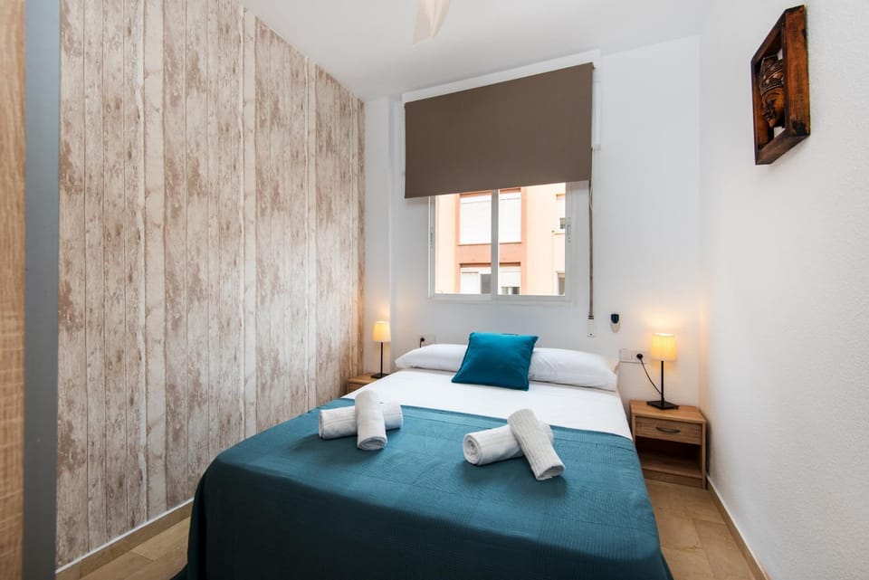 Photo of the whole room, Bedroom, towels