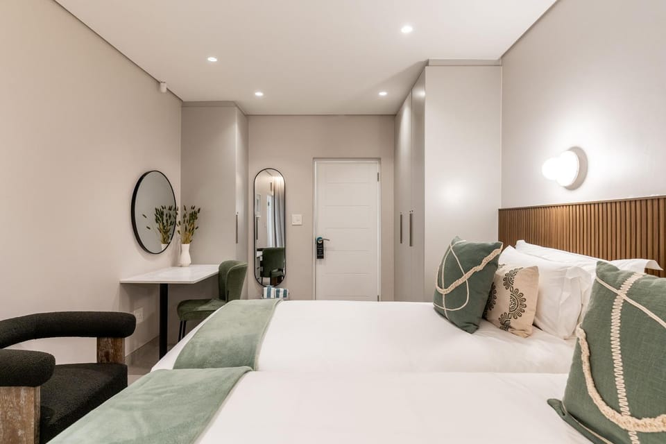 Ocean Views, Sleeps 15, Modern - Lisburn on Clifton Villa Villa in Cape Town