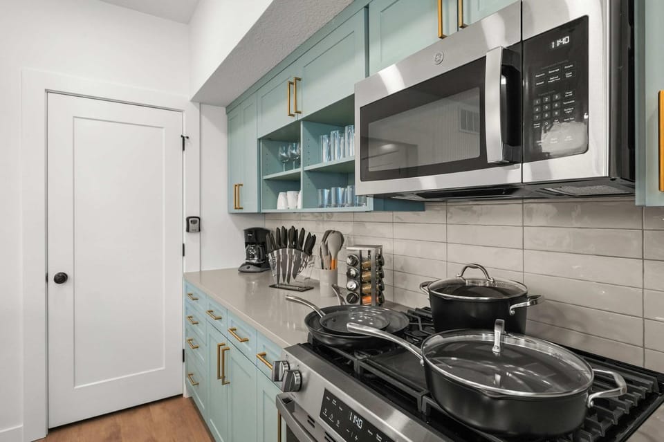 Boho Vibe Townhome King Bed Garage SLC House in Salt Lake City