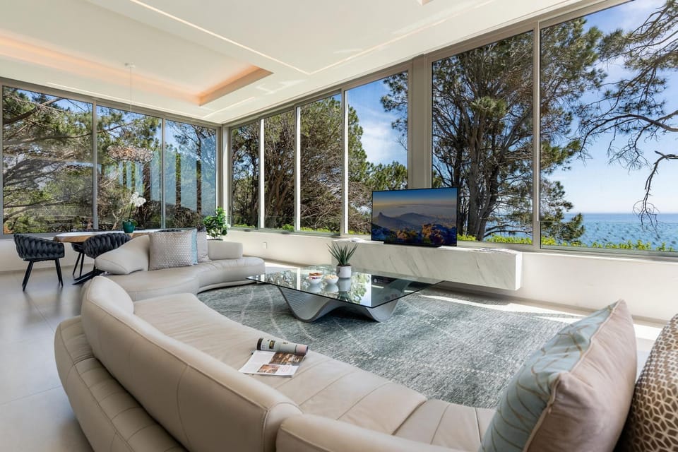 The Glasshouse - Camps Bay, Jacuzzi, 180 Degree Views, Luxurious House in Camps Bay