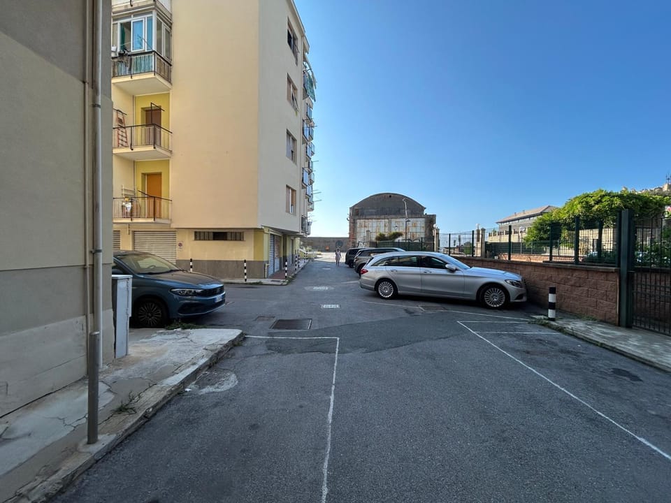 Property building, Neighbourhood