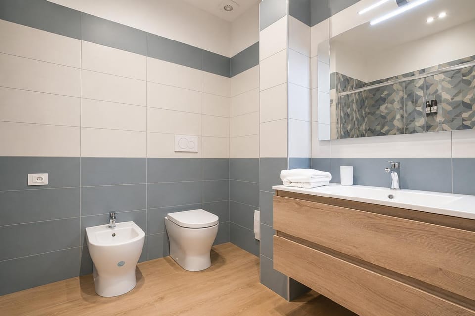Toilet, Bathroom, bidet, towels
