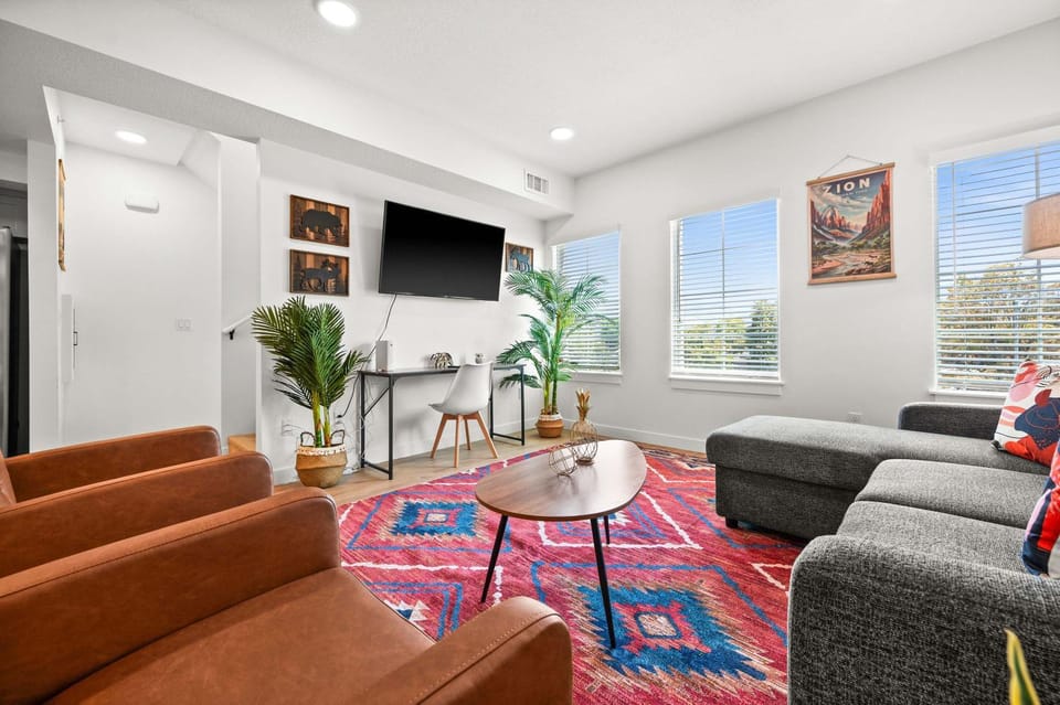 SLC Townhome King BD 2 Car Garage House in Salt Lake City