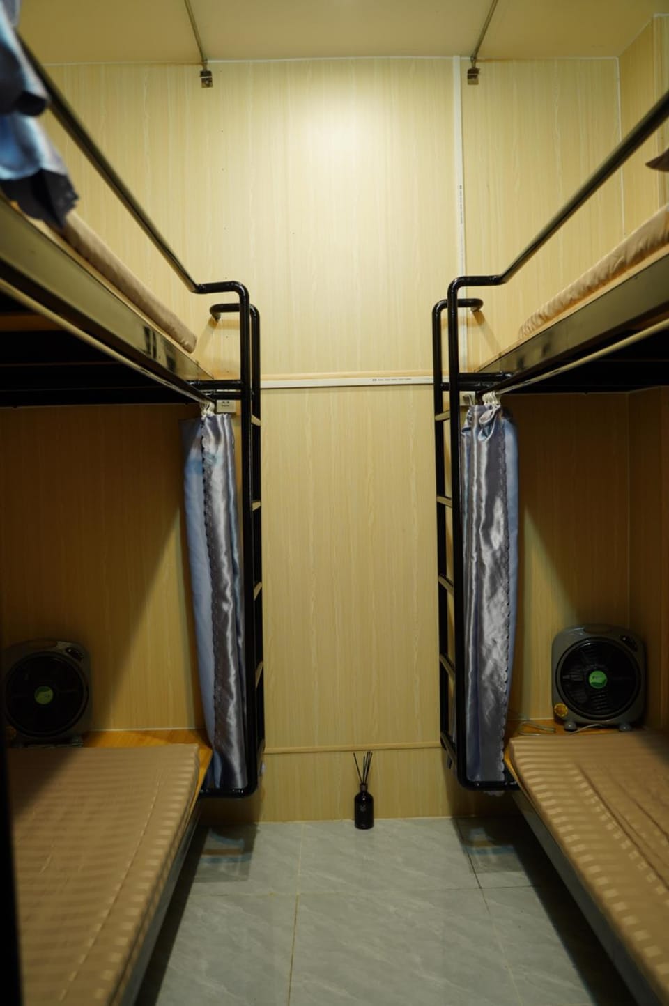 Bed, bunk bed