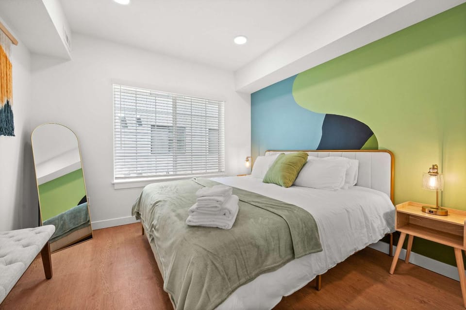 Stylish SLC Townhome King 2-Car Garage House in Salt Lake City