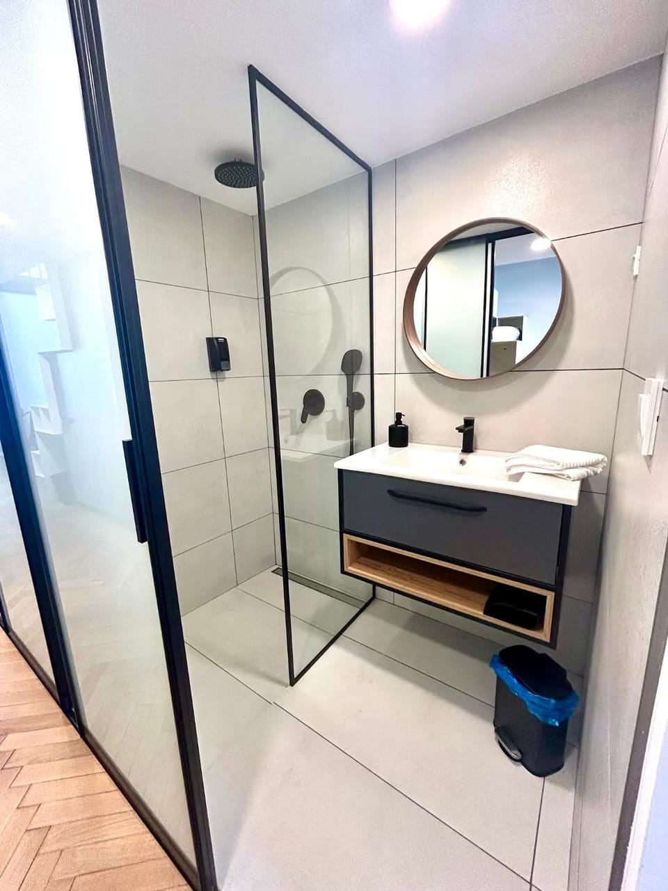 Shower, Bathroom, towels
