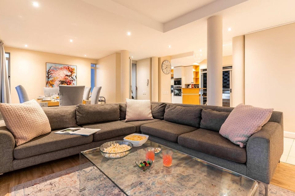Sunset Azure Penthouse - Panoramic Views PVT Pool Apartment in Camps Bay