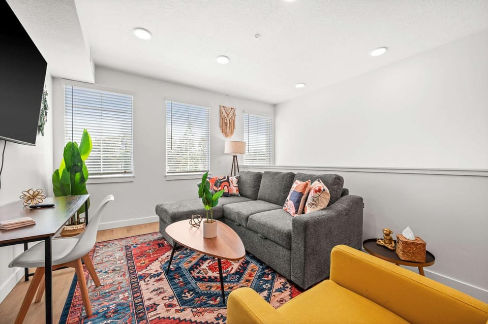 Boho 2BR Townhome King 2-Car Garage SLC House in Salt Lake City