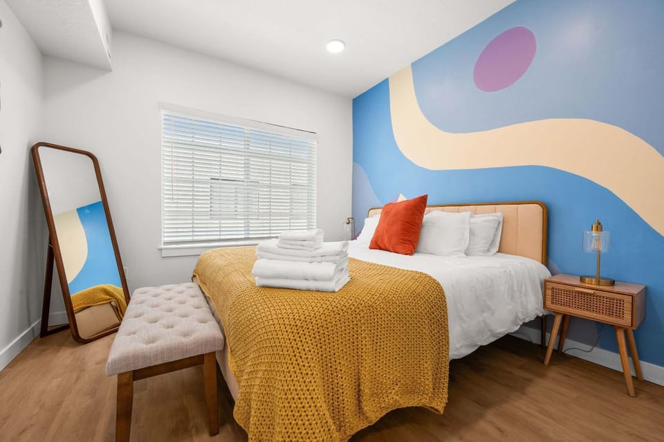 SLC Ski Lodge 2BR Townhome King Garage House in Salt Lake City