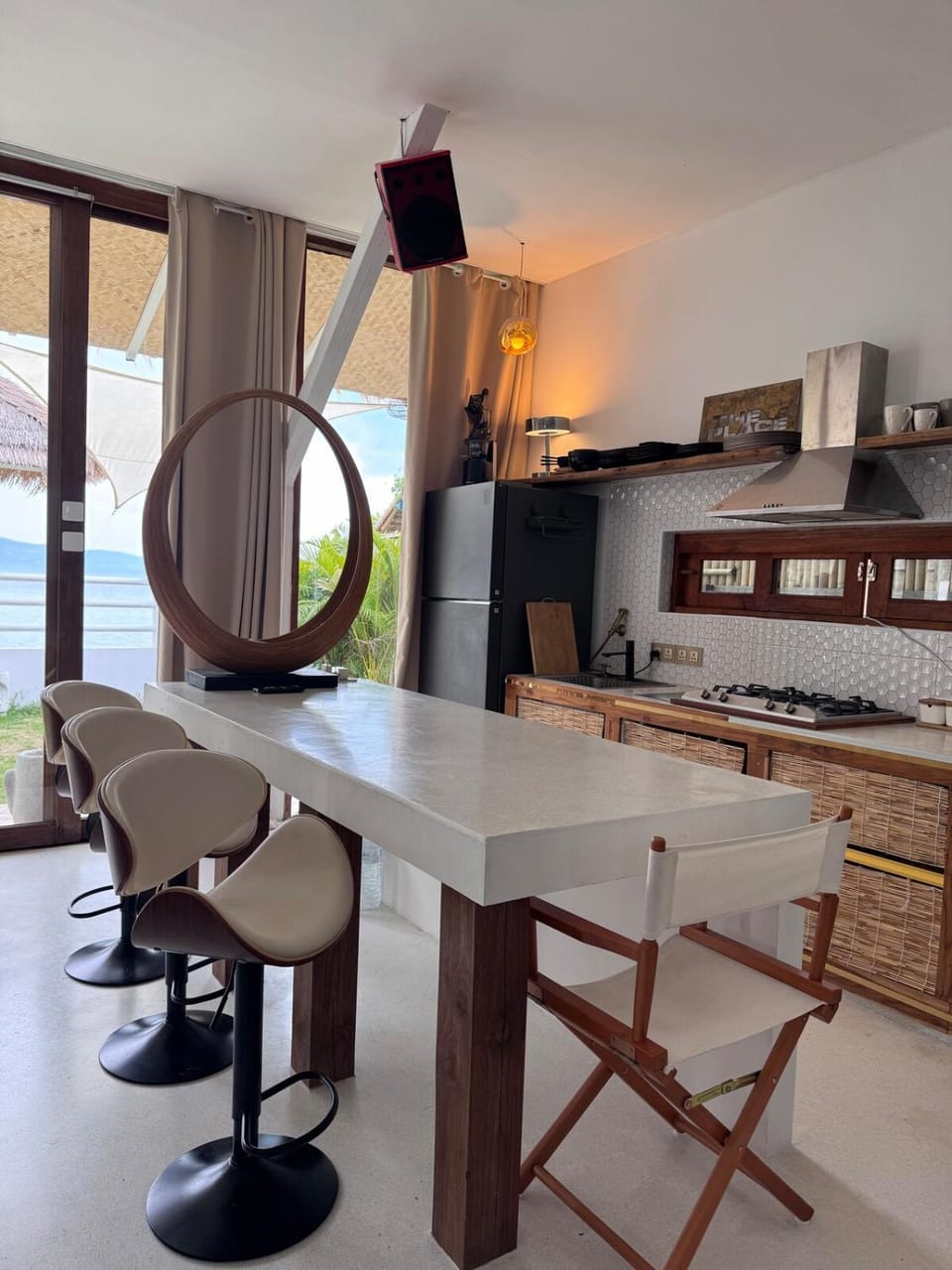 Living room, Seating area, Dining area, stove