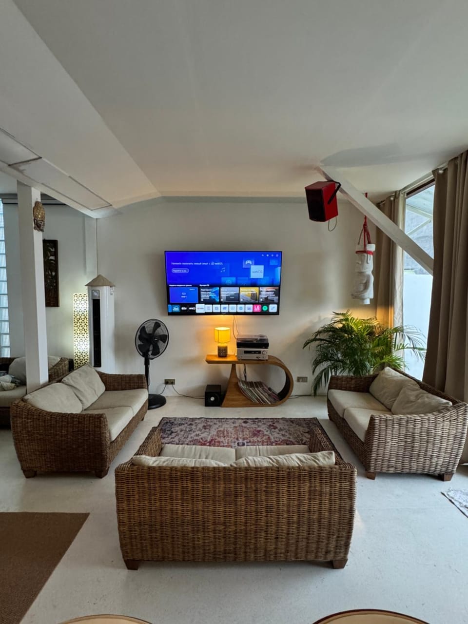 Communal lounge/ TV room, TV and multimedia, Living room, Evening entertainment