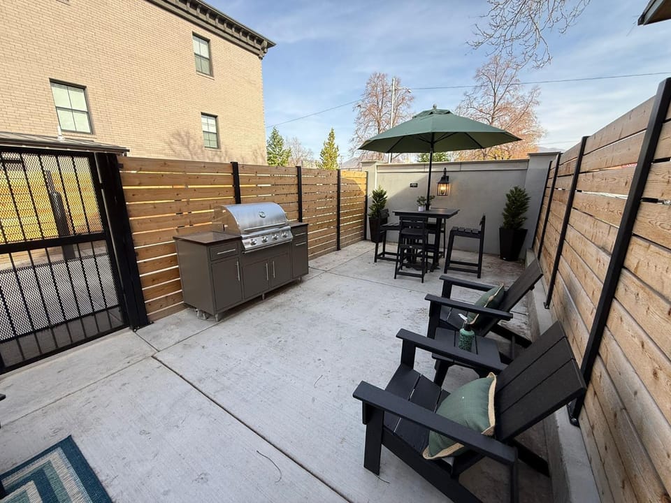Cozy Ski Lodge 2BR 2BA Rooftop Garage House in Salt Lake City