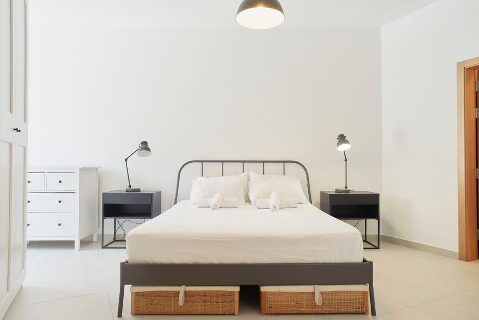Bed, Photo of the whole room, Bedroom, air conditioner, air conditioner