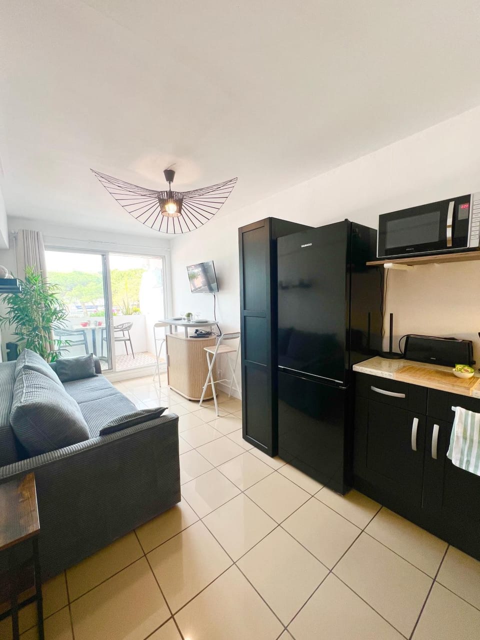 TV and multimedia, Kitchen or kitchenette, Living room, Dining area