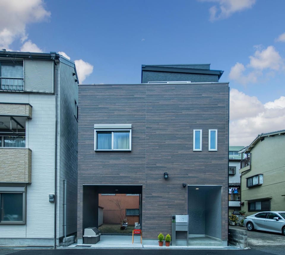 Property building, Day, Neighbourhood, Street view, Location, Parking