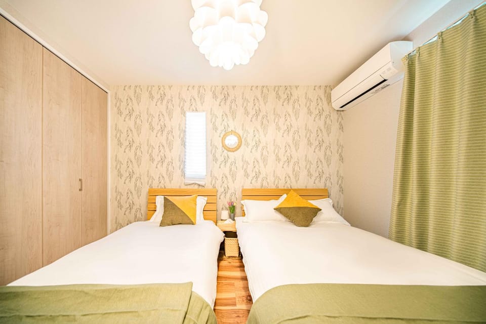 Bed, Photo of the whole room, Bedroom, air conditioner