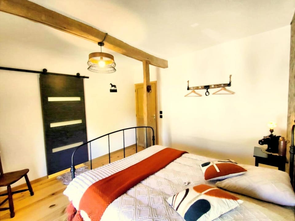 Bed, View (from property/room), Photo of the whole room, Bedroom