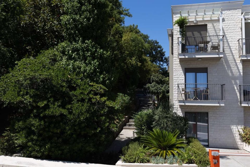Property building, Balcony/Terrace, Garden view